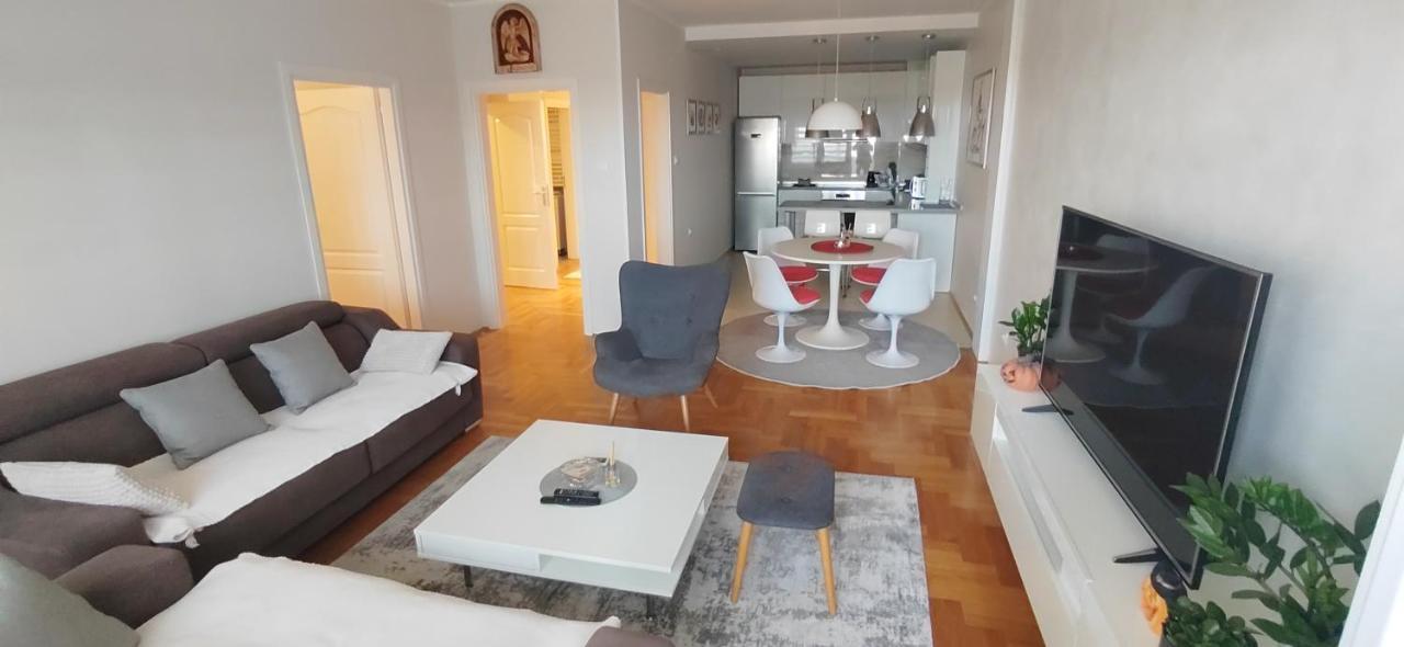 Lux Apartman Ava Kikinda Exterior foto